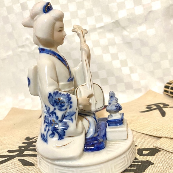 Asian kit with Geisha, tea cups teapot and more... - Picture 5 of 16